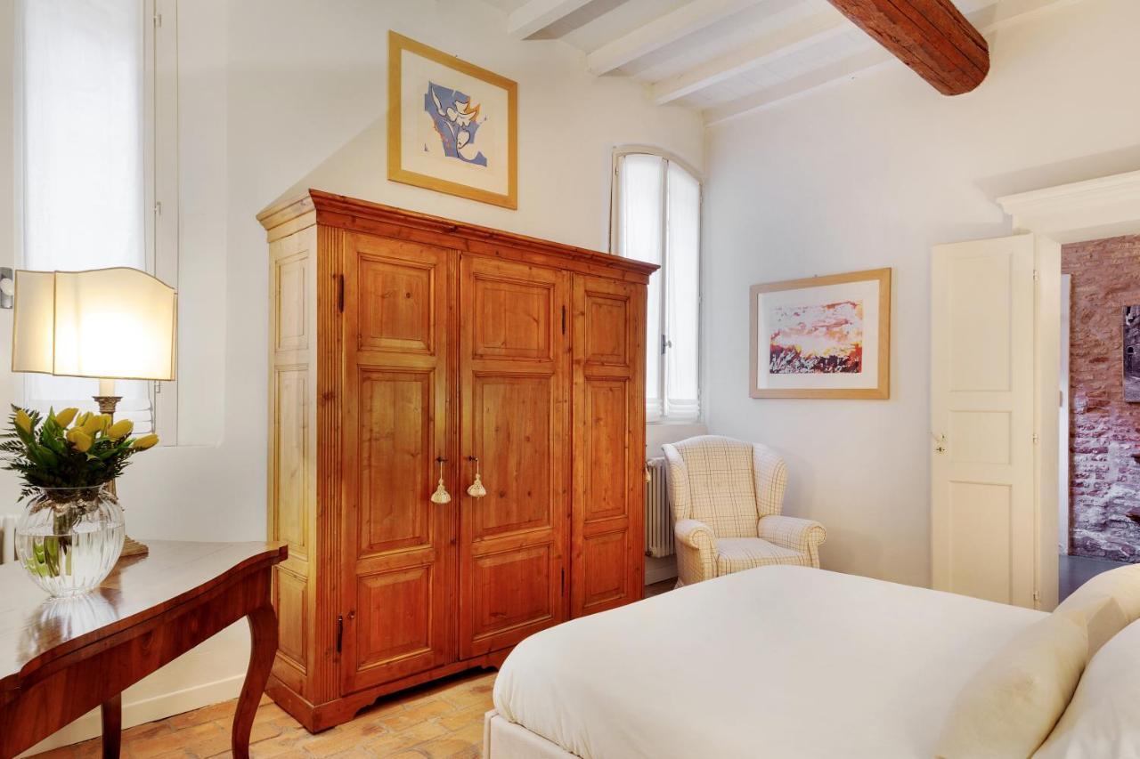 La dimora medievale del Duca Ferrara Esterno foto